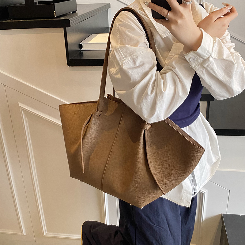 Branded Designer Shoulder Tote - Luxury Bags Trend 2025 ulasan dan harga